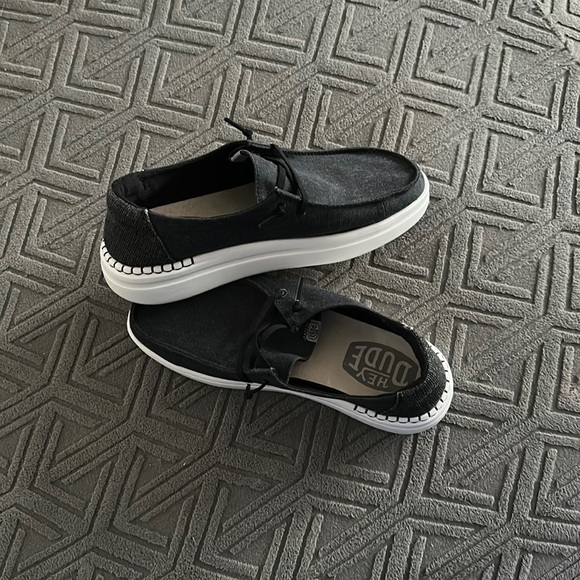 Size 8. Hey dudes. - Picture 1 of 4